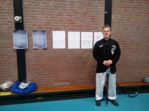 Machiel Gabor Welbergen mede eigenaar Tai Chi school Bailong. De eerste les weer in het nieuwe jaar 2017 na de kerstvakantie in gymzaal de Groeneberg