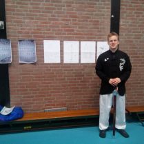 Machiel Gabor Welbergen mede eigenaar Tai Chi school Bailong. De eerste les weer in het nieuwe jaar 2017 na de kerstvakantie in gymzaal de Groeneberg