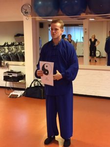 uitleg tijdens workshop voor Individuo over de rol van het Yin Yang symbool binnen de Tai Chi